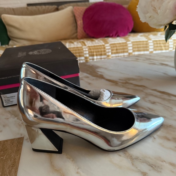 Vince Camuto Hailecenda - Picture 2 of 4